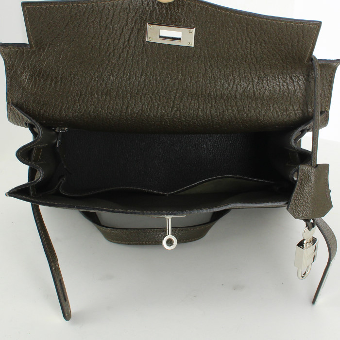 Hermes Kelly 28 cm handbag in khaki goat - Detail D3