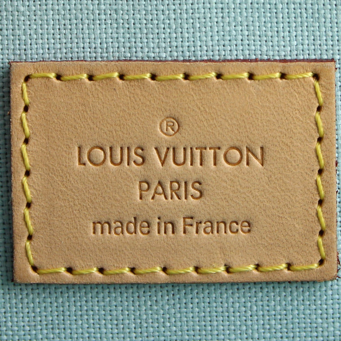 Sac à main Louis Vuitton Alma en cuir vernis monogram bleu-ciel - Detail D3