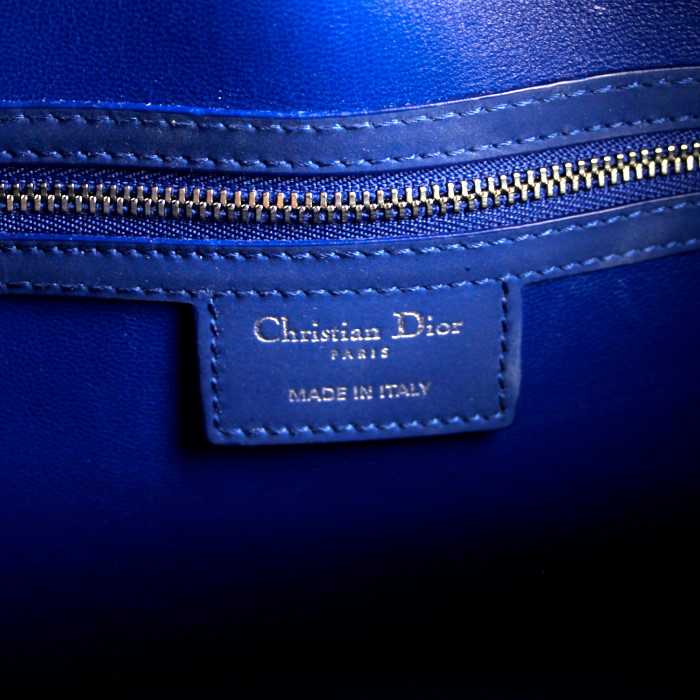 Bolso de mano Dior Lady Dior modelo grande en cuero azul real - Detail D4
