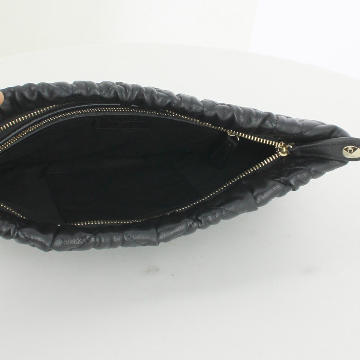 Pochette in pelle nera motivi a pieghe - Detail D2