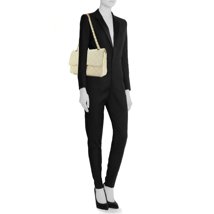 Chanel Timeless handbag in off-white quilted leather - Detail D1