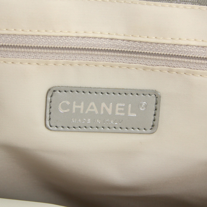 Chanel shopping bag in silver monogram canvas and silver leather - Detail D3