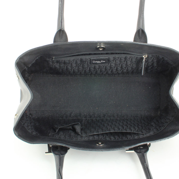 Dior handbag in black leather - Detail D2
