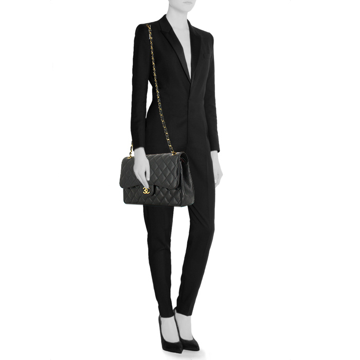 Chanel Timeless jumbo handbag in black quilted grained leather - Detail D2