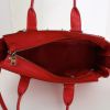 Bolso de mano Coach en cuero granulado rojo - Detail D2 thumbnail