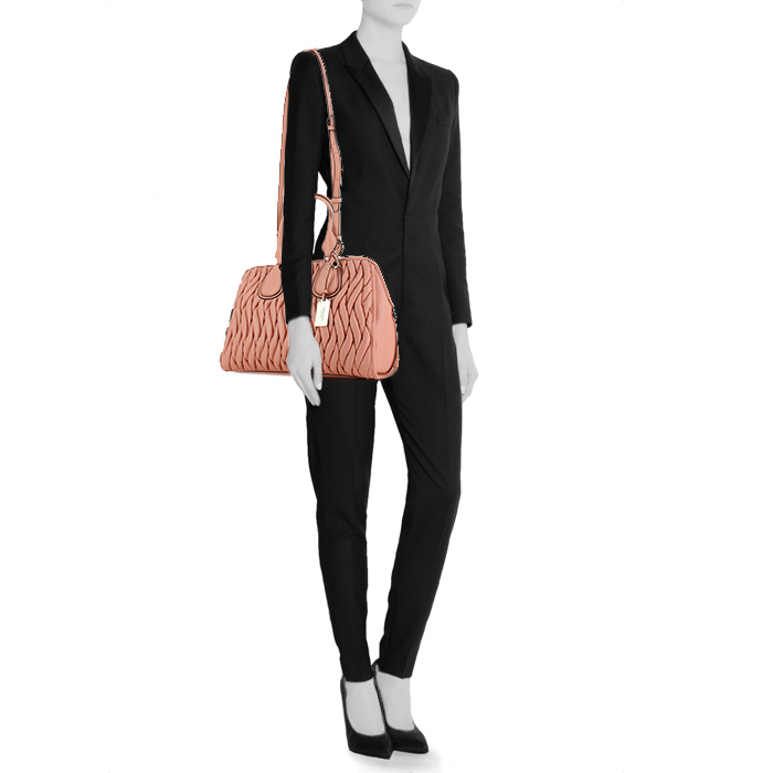 Coach bag in varnished pink quilted leather - Detail D1