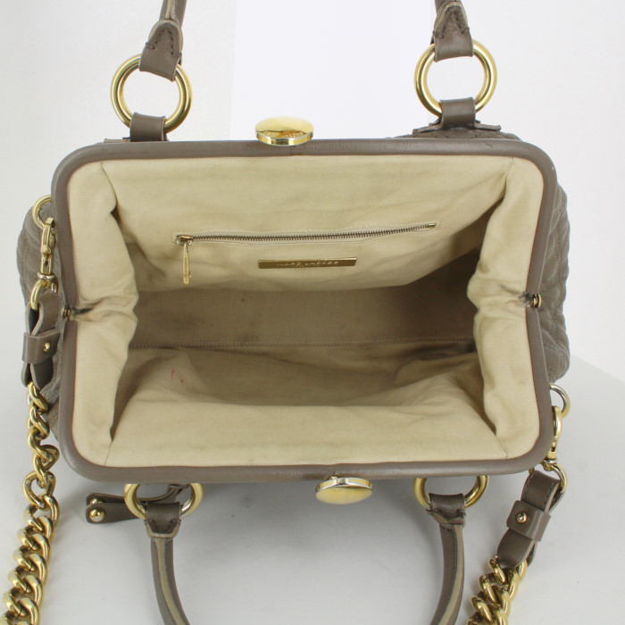 Bolso de mano Marc Jacobs en cuero color topo - Detail D3