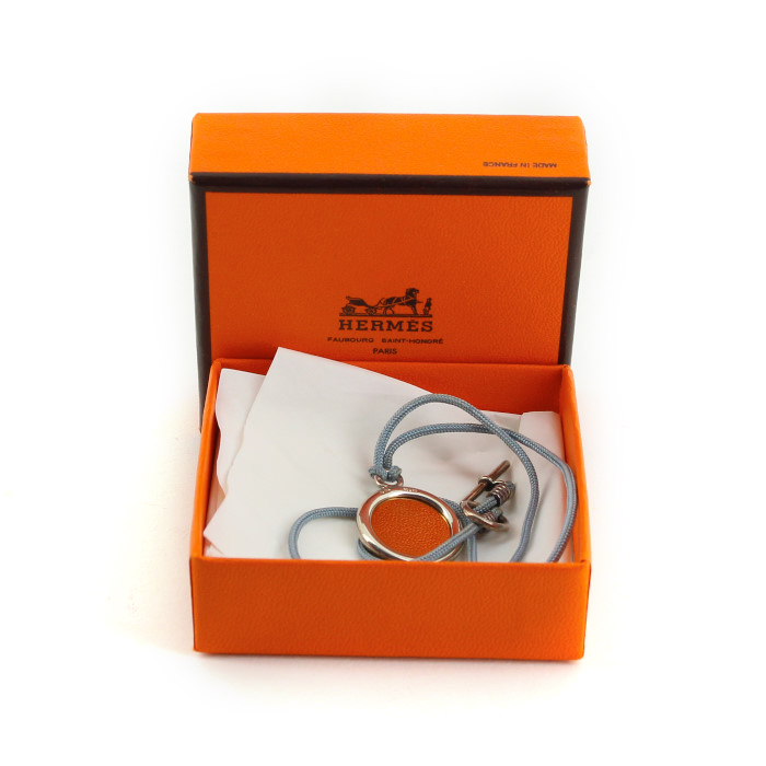 Pendentif Hermes Clou de selle en argent et or jaune - Detail D2