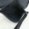 Bolso zurrón Louis Vuitton District en lona a cuadros revestida gris antracita - Detail D2 thumbnail