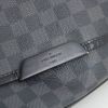 Bolso zurrón Louis Vuitton District en lona a cuadros revestida gris antracita - Detail D3 thumbnail