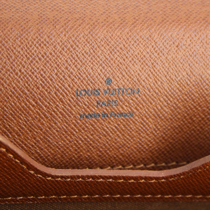 Porte-documents Louis Vuitton en toile monogram enduite et cuir naturel - Detail D3