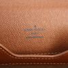 Porta-documentos Louis Vuitton en lona Monogram revestida y cuero natural - Detail D3 thumbnail