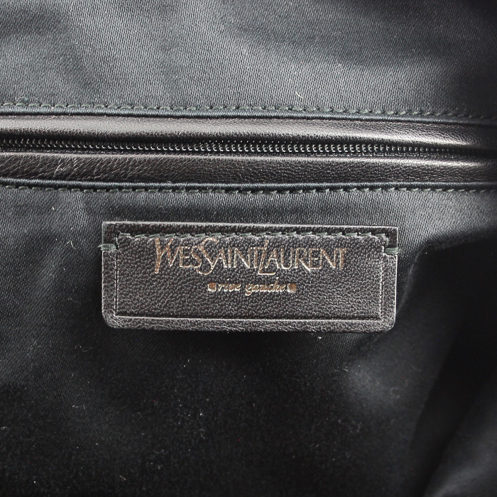 Yves Saint Laurent Easy handbag in black patent leather - Detail D3