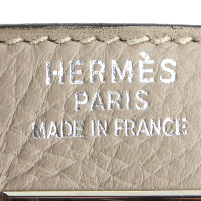 Hermes Kelly 35 cm handbag in grey togo leather - Detail D4