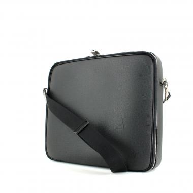 Porta-documentos Louis Vuitton en cuero taiga gris