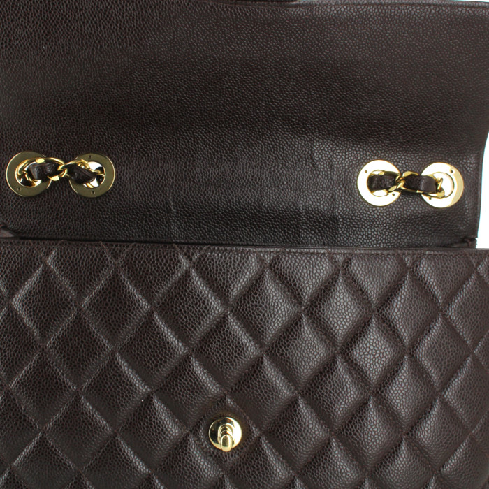 Chanel Timeless jumbo handbag in brown quilted grained leather - Detail D5