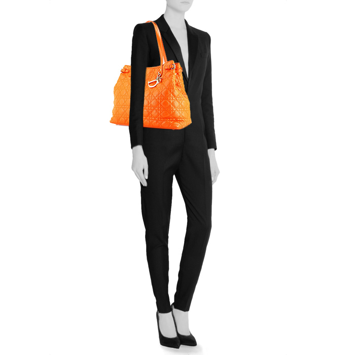 Bolso de mano Dior Panarea modelo pequeño en lona cannage naranja y cuero naranja - Detail D1