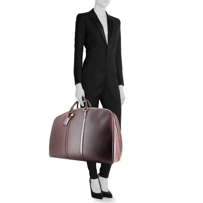 Valise souple Louis Vuitton en cuir taiga violet - Detail D1