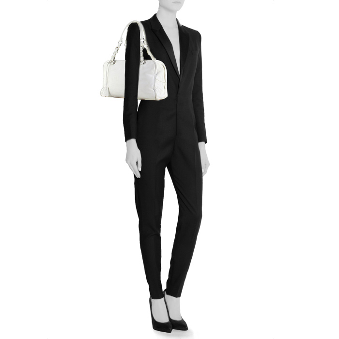 Prada handbag in white leather - Detail D1