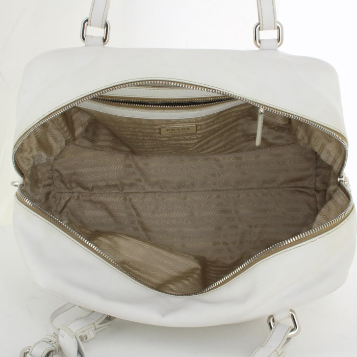Prada handbag in white leather - Detail D2