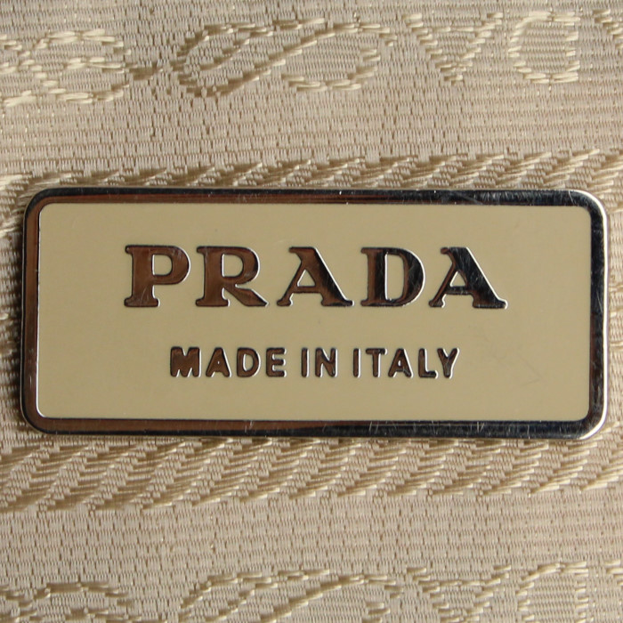 Prada handbag in white leather - Detail D3