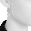 Paire de boucles d'oreilles Fred Success grand modèle en or blanc et diamants - Detail D1 thumbnail