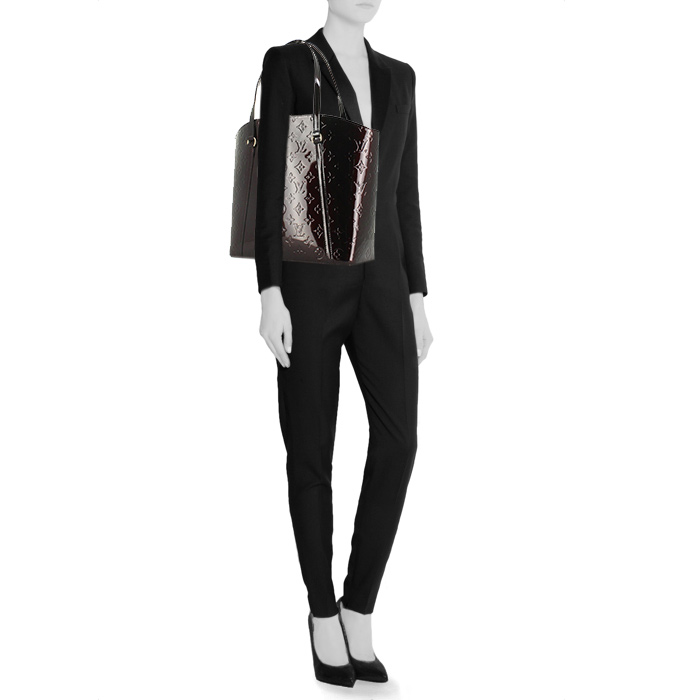 Louis Vuitton shopping bag in plum monogram patent leather - Detail D1