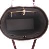 Sac cabas Louis Vuitton en cuir vernis monogram aubergine - Detail D2 thumbnail
