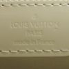 Sac cabas Louis Vuitton en cuir vernis monogram blanc-cassé - Detail D3 thumbnail