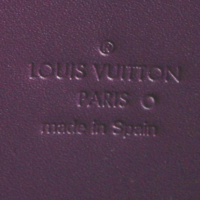Portefeuille Louis Vuitton Zippy en cuir vernis monogram violet - Detail D3