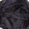 Bolso de mano Chanel en lona y cuero negra - Detail D2 thumbnail