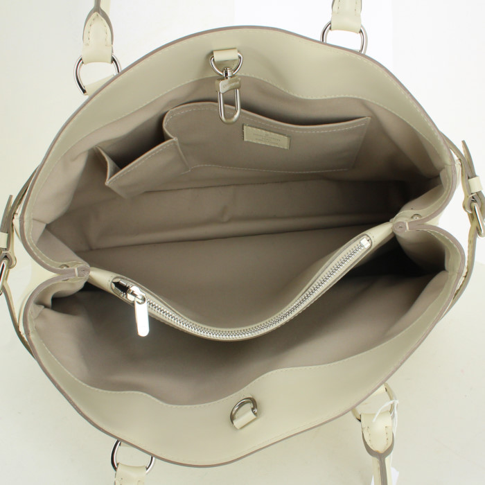 Sac cabas Louis Vuitton en cuir épi blanc - Detail D2