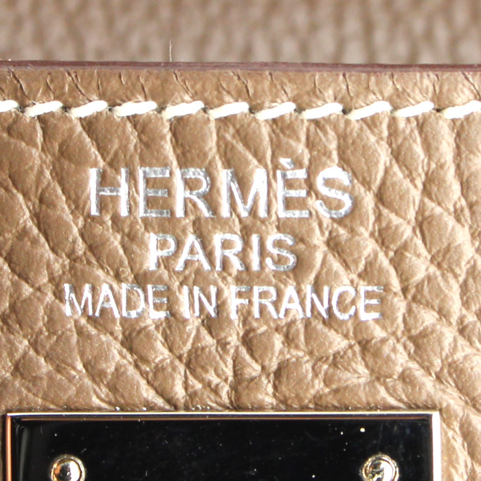 Sac à main Hermes Kelly 35 cm en cuir taurillon clémence étoupe - Detail D4