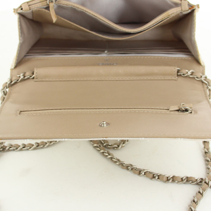 Chanel handbag in beige canvas - Detail D3