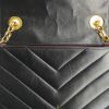 Bolso de mano Chanel en cuero liso negro - Detail D5 thumbnail