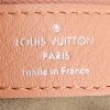 Borsa Louis Vuitton in pelle Mahina rosa con motivo a fori - Detail D4 thumbnail