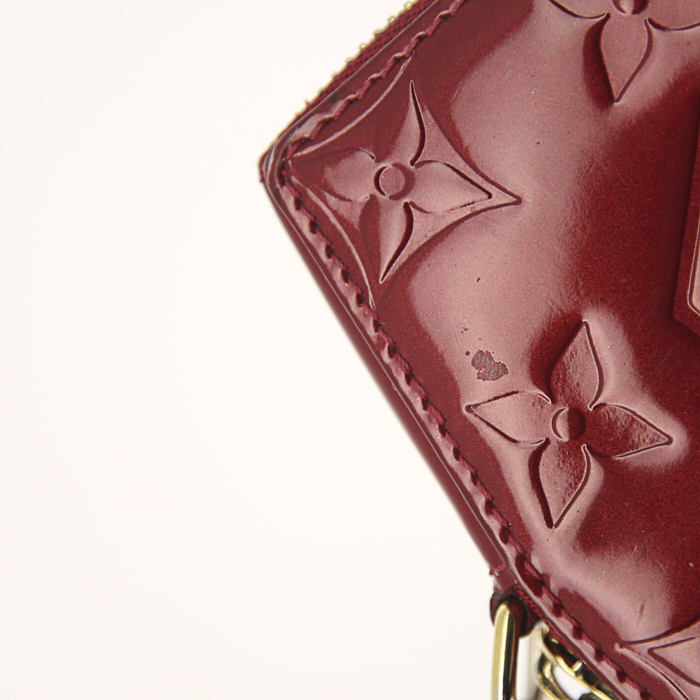 Porte-monnaie Louis Vuitton en cuir vernis monogram rouge - Detail D3