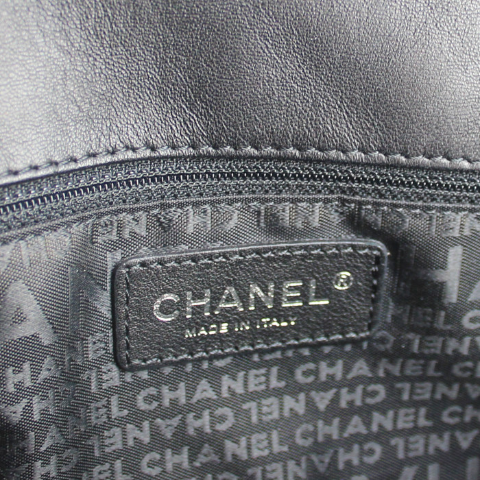 Chanel handbag in black, grey and beige woollen fabric - Detail D4