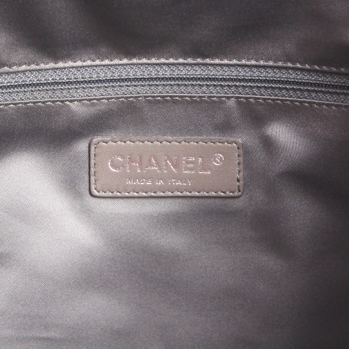 Sac à main Chanel Pocket in the city en cuir grainé rouge - Detail D3