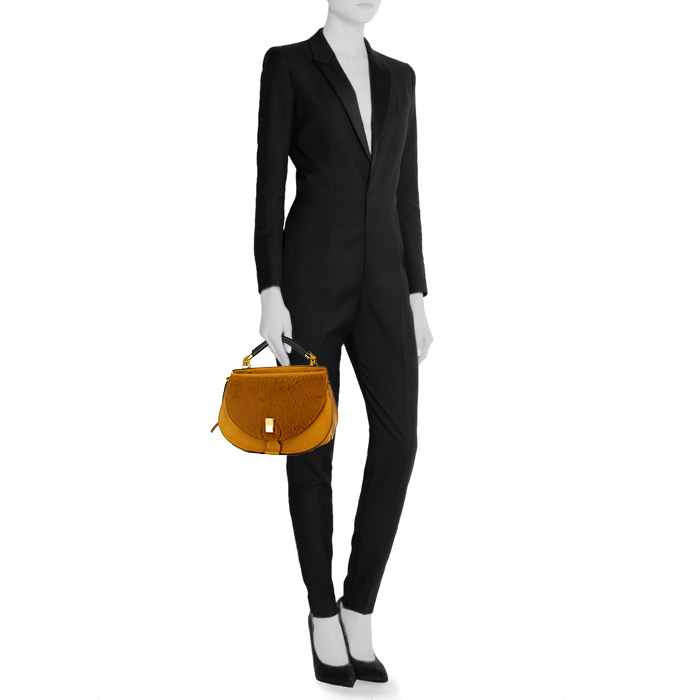 Chloé handbag in brown foal and saffron yellow grained leather - Detail D2