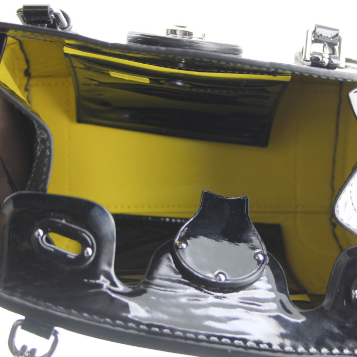 Pelle verniciata nera - Detail D3