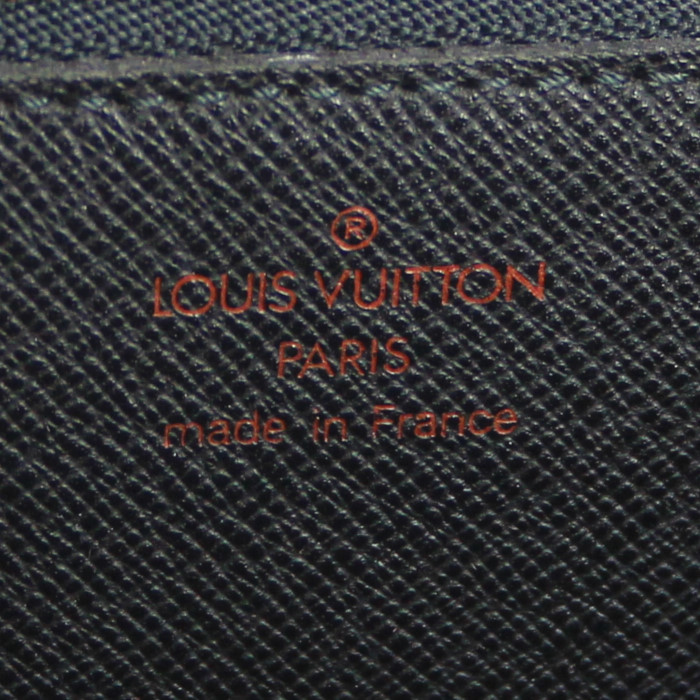 Louis Vuitton pouch in black epi leather - Detail D3