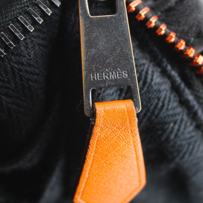Hermes Caravane shopping bag in black leather - Detail D3