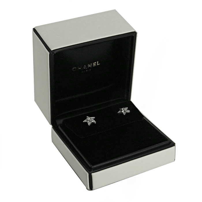 Paire de puces d'oreilles Chanel Comètes en or blanc et diamants - Detail D2