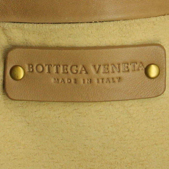 Bolso de mano Bottega Veneta en cuero trenzado beige - Detail D3