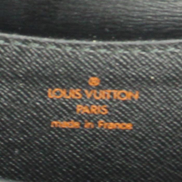Bolso bandolera Louis Vuitton en cuero Epi negro - Detail D4