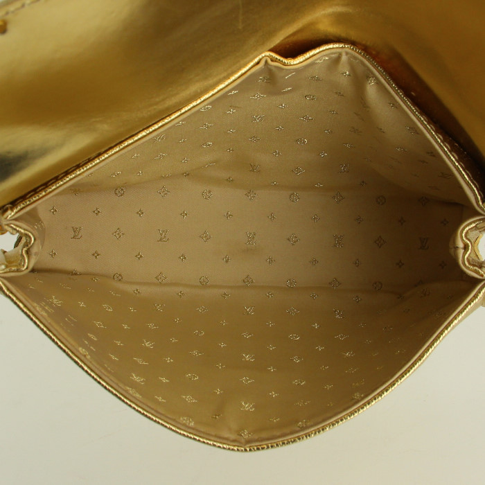 Bolso de mano Louis Vuitton L'aimable en cuero suhali dorado - Detail D2