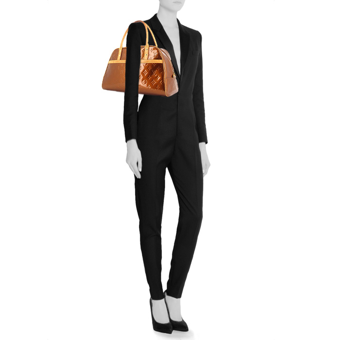 Louis Vuitton handbag in brown monogram patent leather and natural leather - Detail D1