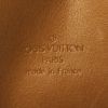 Bolso de mano Louis Vuitton en charol Monogram marrón y cuero natural - Detail D3 thumbnail
