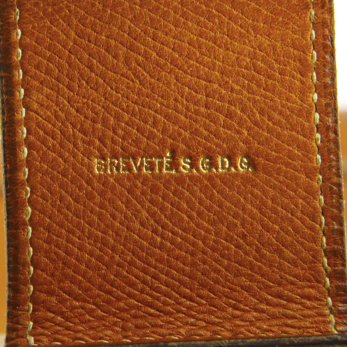 Bolso de mano Hermes Berry en cuero Courchevel color oro - Detail D3